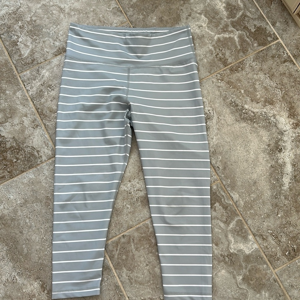 Kiava grey/ white striped capri leggings size medium